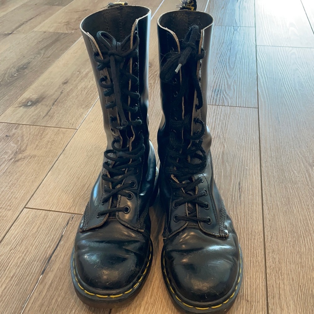 18 hole dr. martens. Size 8